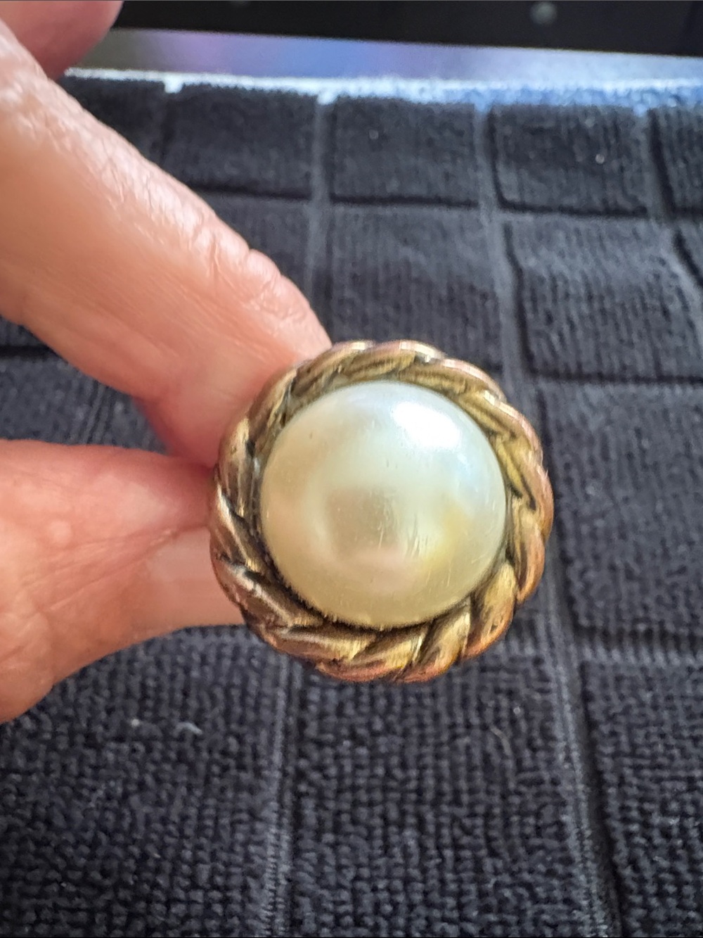 Crown Trifari Vintage Gold-Tone Rope Pearl Button Ring - Cream